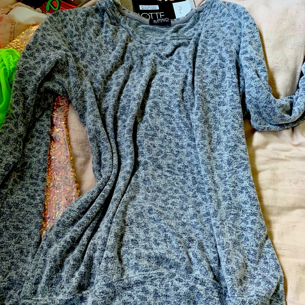Buffalo David Bitton Heather Gray Top with Leopard Print Pattern